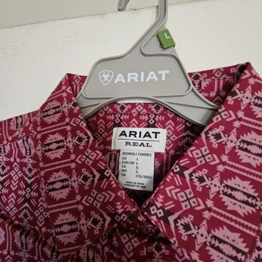 Ariat NWT Red and White Geometric Button-Down Shirt - Picture 3 of 3